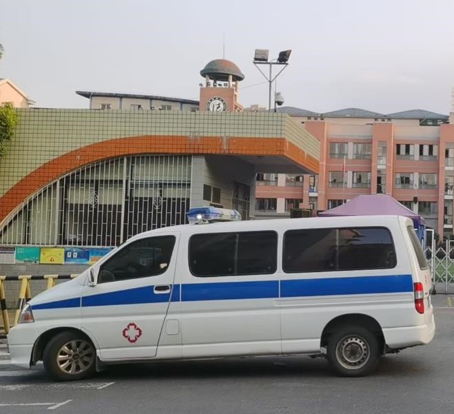 七星救护车出租护送骨折病人一公里多少钱